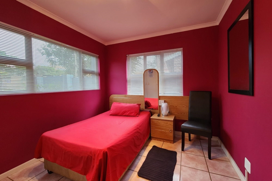 8 Bedroom Property for Sale in Wavecrest Eastern Cape